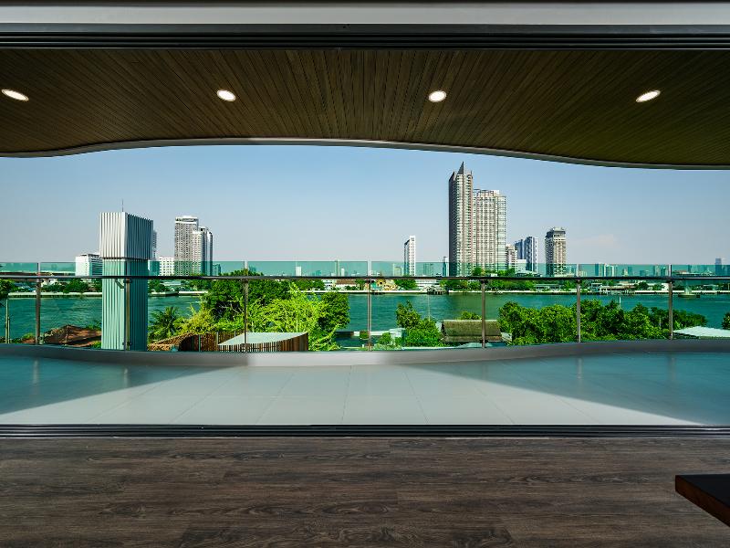 We Hotel Riverfront image