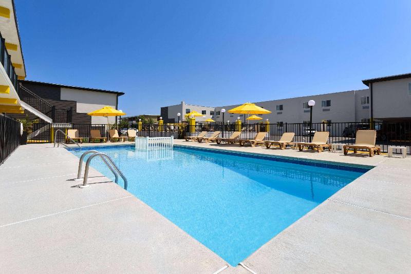 The Vibes Hotel Trademark Collection By Wyndham image