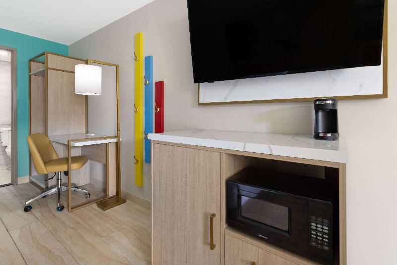 The Vibes Hotel Trademark Collection By Wyndham image