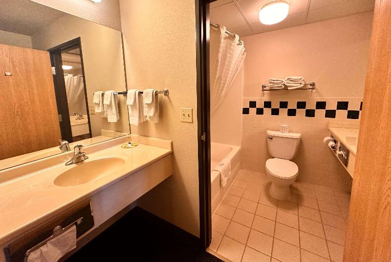 Shell Lake Lodge A Travelodge By Wyndham image