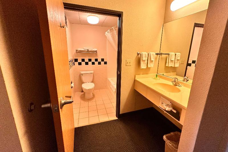Shell Lake Lodge A Travelodge By Wyndham image