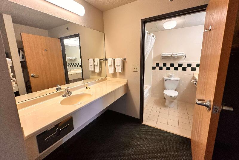 Shell Lake Lodge A Travelodge By Wyndham image