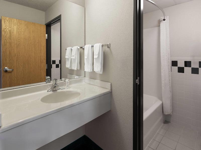 Shell Lake Lodge A Travelodge By Wyndham image