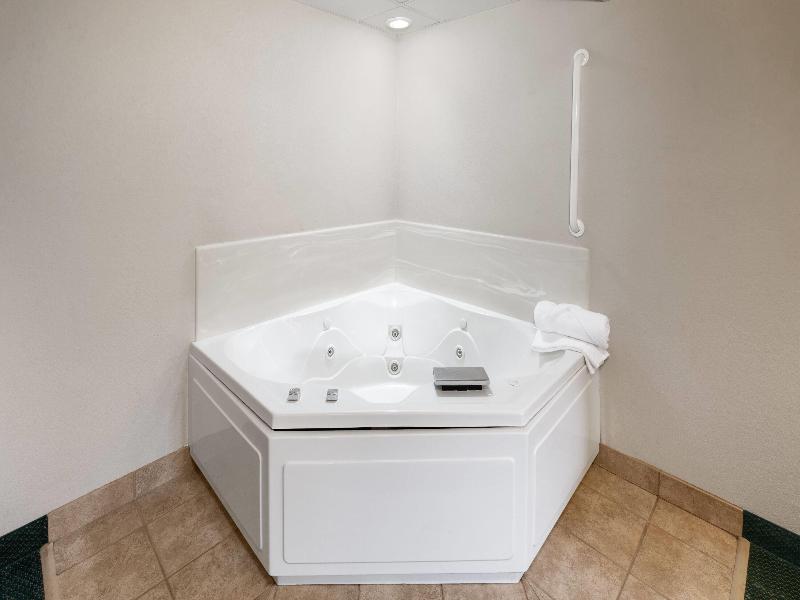 Shell Lake Lodge A Travelodge By Wyndham image