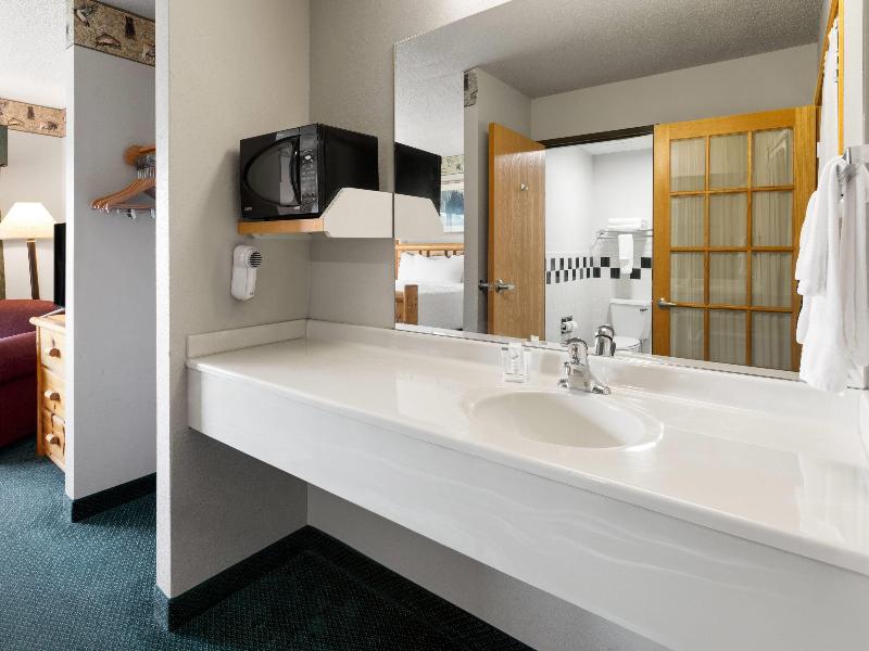 Shell Lake Lodge A Travelodge By Wyndham image