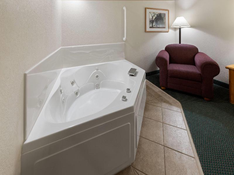Shell Lake Lodge A Travelodge By Wyndham image