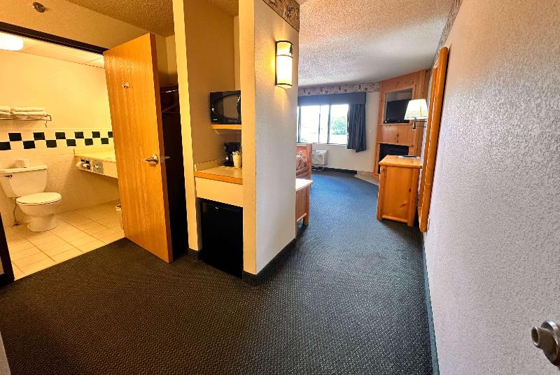 Shell Lake Lodge A Travelodge By Wyndham image