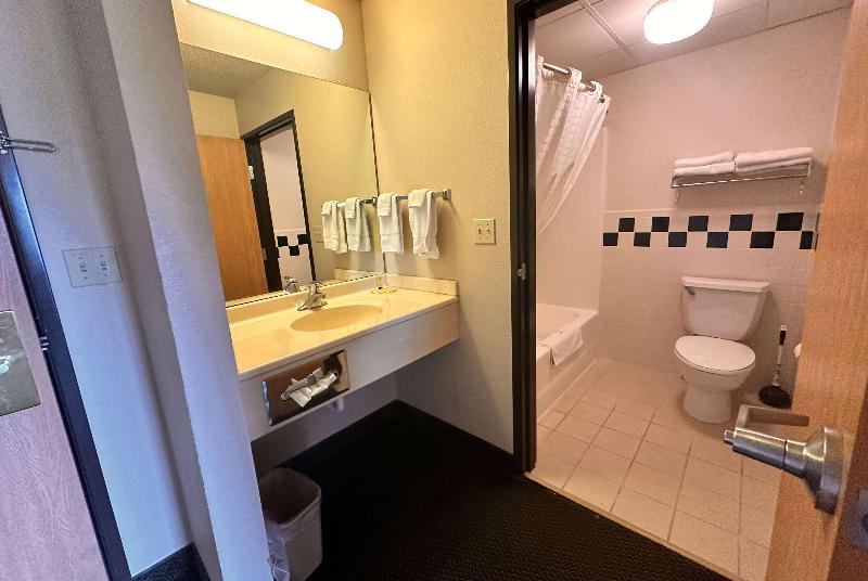 Shell Lake Lodge A Travelodge By Wyndham image