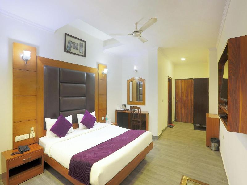 Hotel Clink image