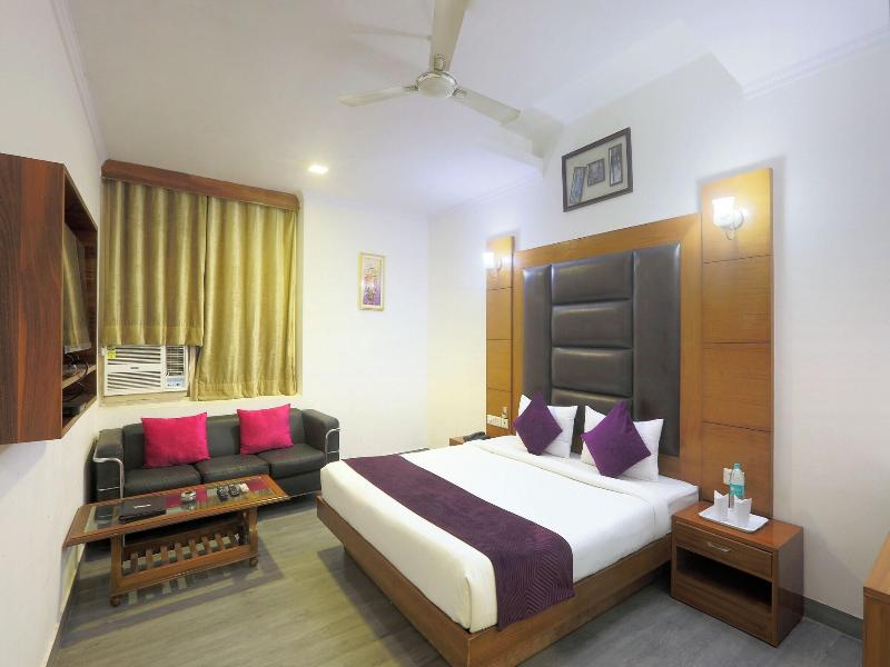 Hotel Clink image