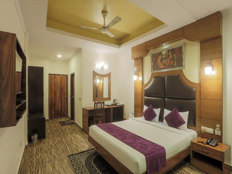 Hotel Clink image