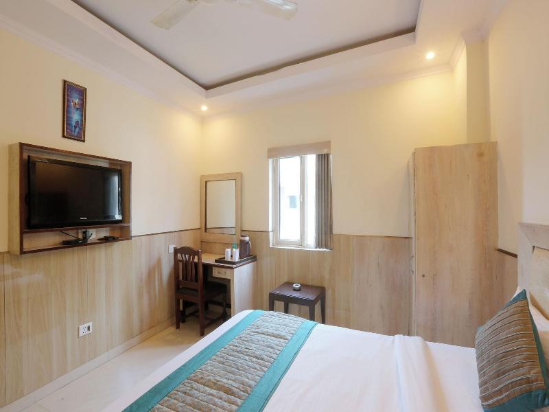 Hotel Clink image