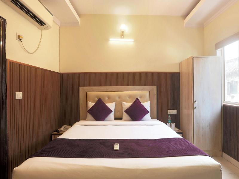 Hotel Clink image