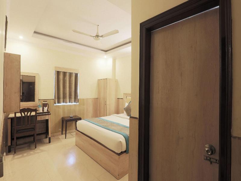 Hotel Clink image