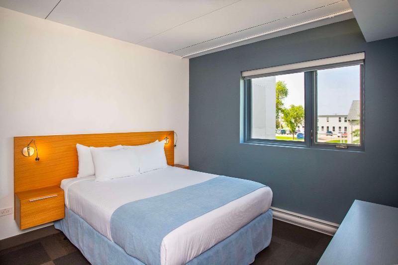 Barker Suites Southport image 4