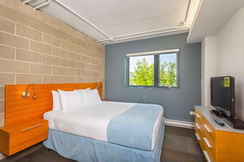 Barker Suites Southport image 5