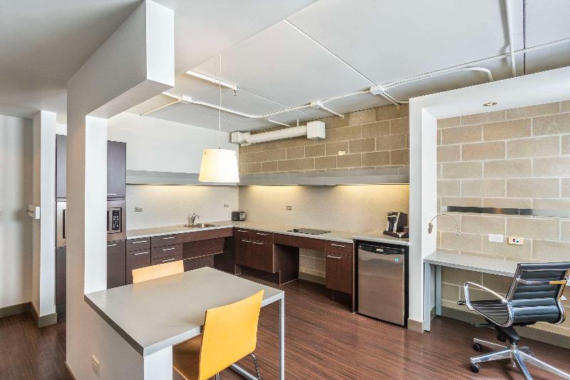 Barker Suites Southport image 8