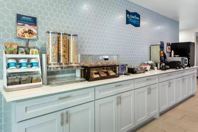 Clarion Pointe Fort Worth East - Arlington image