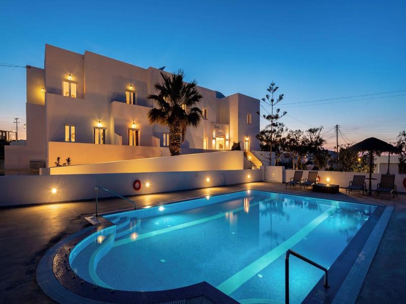 Nikos Hotel — exterior view
