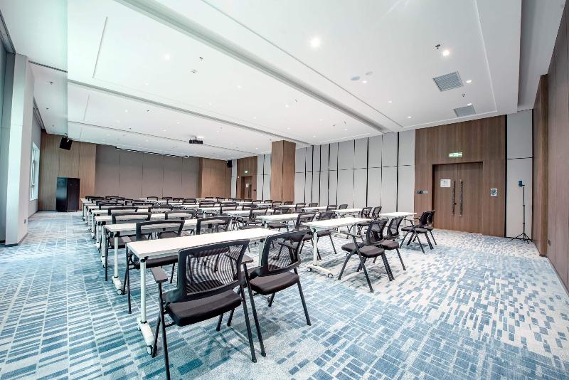Holiday Inn Express Yinchuan Lanxi Valley Plaza image