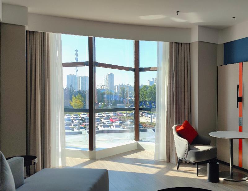 Holiday Inn Express Yinchuan Lanxi Valley Plaza image