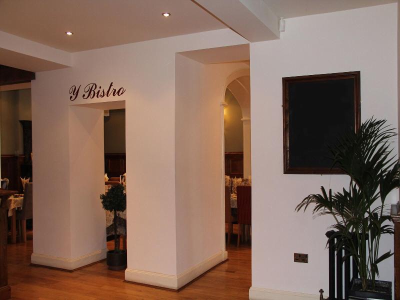 Aberdunant Hall image