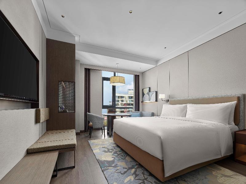 Doubletree By Hilton Yantai Golden Coast Hotel & S image