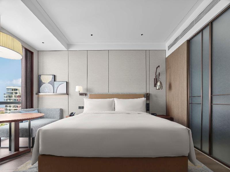 Doubletree By Hilton Yantai Golden Coast Hotel & S image
