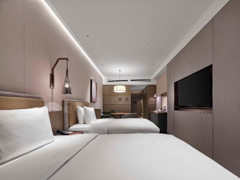 Doubletree By Hilton Yantai Golden Coast Hotel & S image
