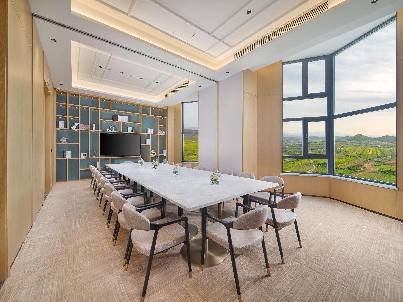 Hilton Garden Inn Huludao Longxing Road image