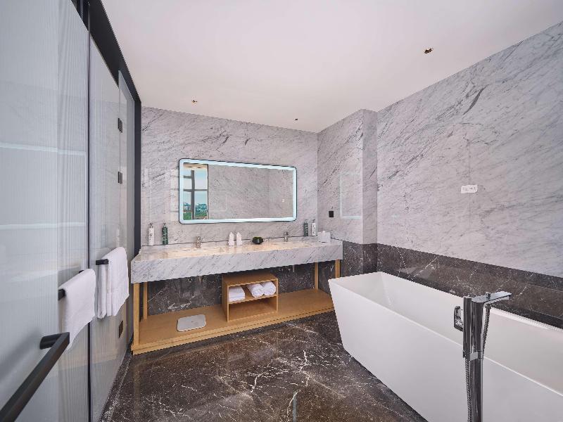 Hilton Garden Inn Huludao Longxing Road image