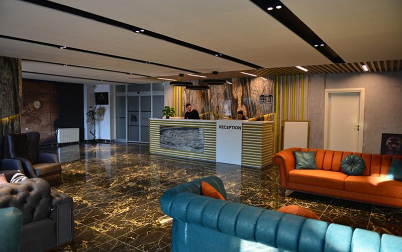 Lobby & Reception
