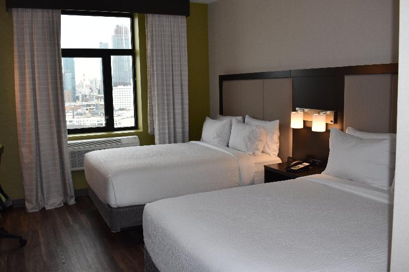 Holiday Inn Express Long Island City E New York image