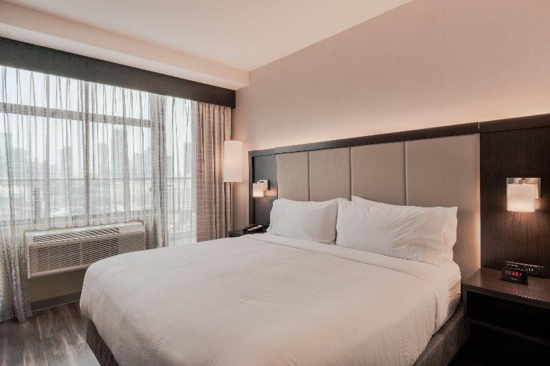 Holiday Inn Express Long Island City E New York image
