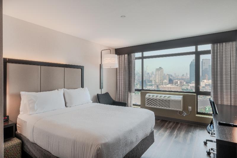 Holiday Inn Express Long Island City E New York image