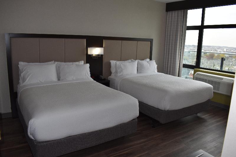 Holiday Inn Express Long Island City E New York image