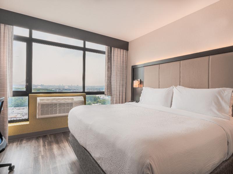 Holiday Inn Express Long Island City E New York image