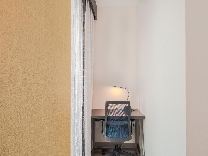 Holiday Inn Express Long Island City E New York image