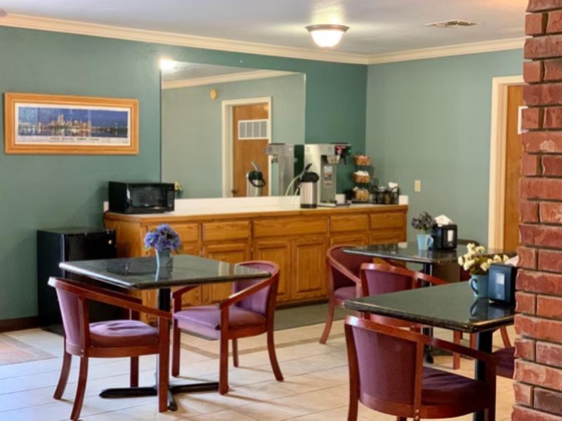 Candlelight Inn & Suites Hwy 69 Near Mcalester image