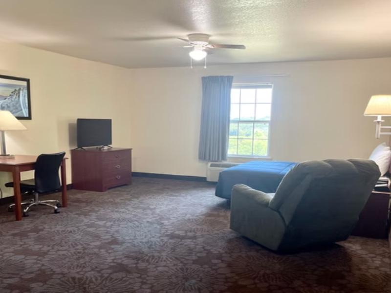 Candlelight Inn & Suites Hwy 69 Near Mcalester image