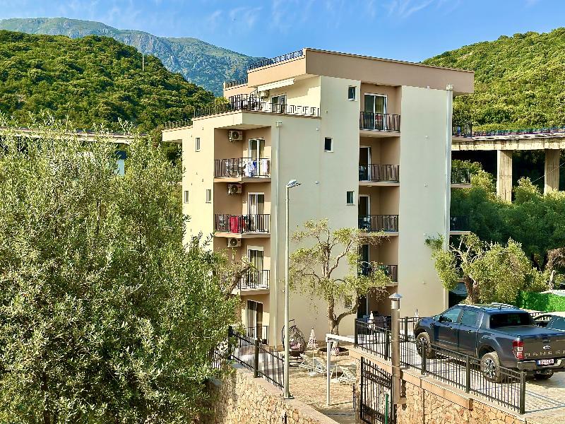 Akhdar Apartments image