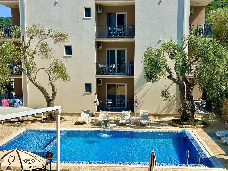 Akhdar Apartments image