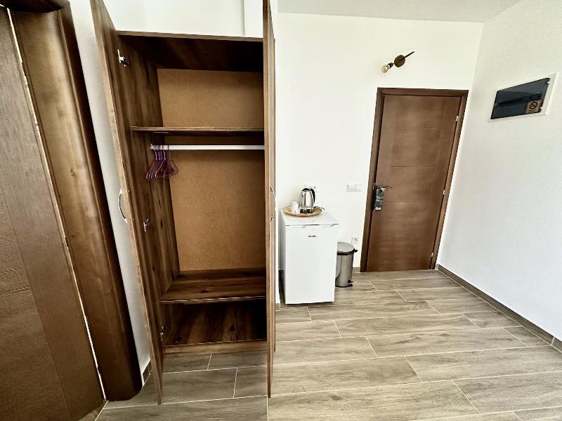 Akhdar Apartments image