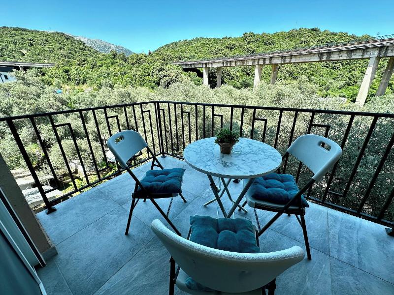 Akhdar Apartments image