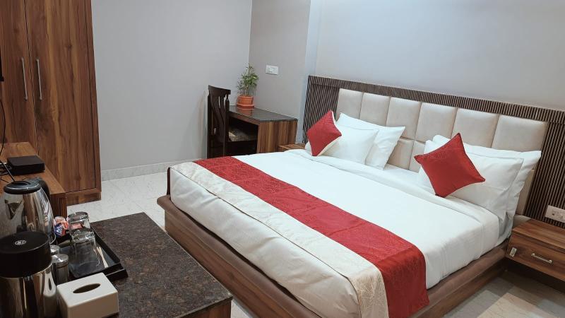 Hotel Wings Grand image