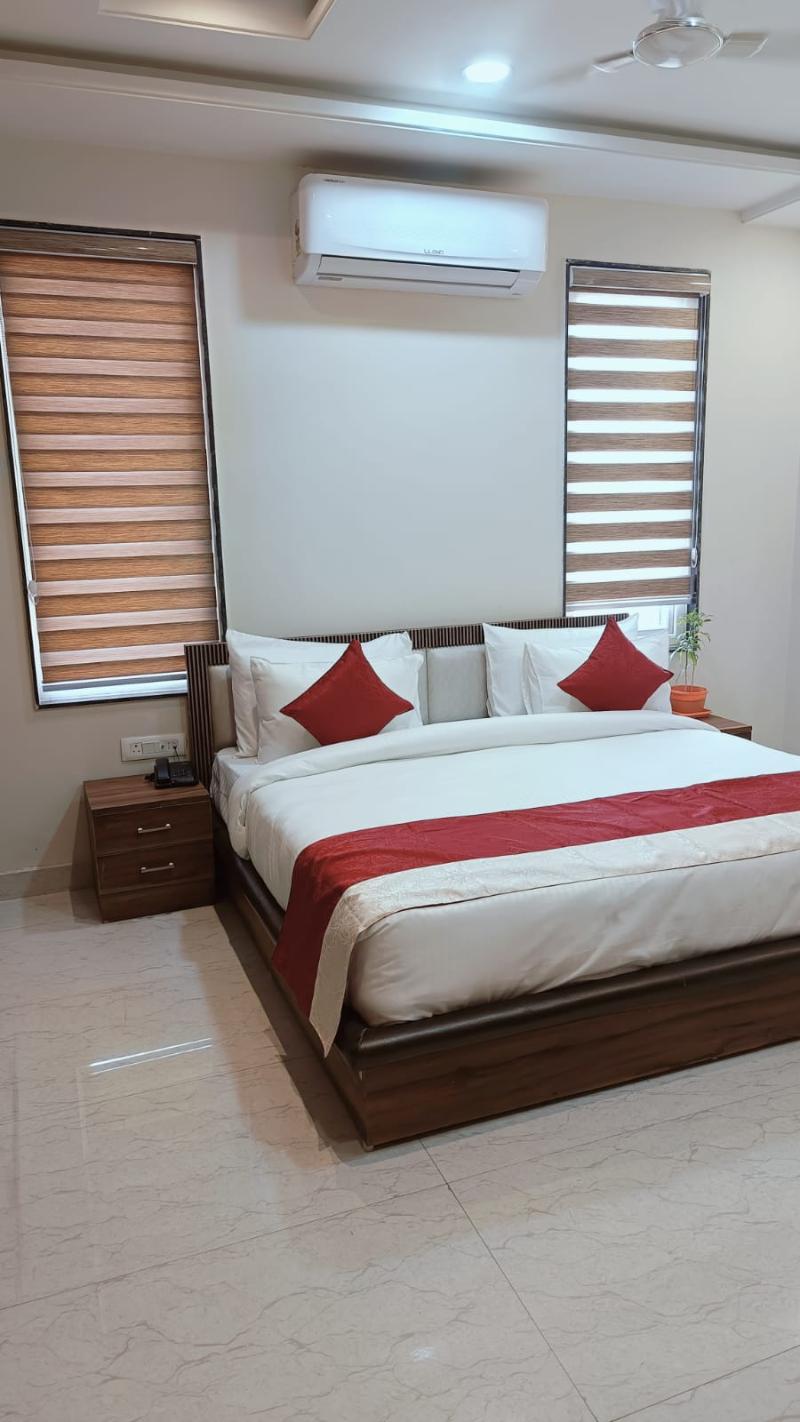 Hotel Wings Grand image