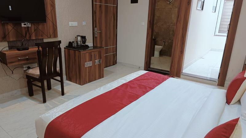 Hotel Wings Grand image