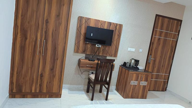 Hotel Wings Grand image