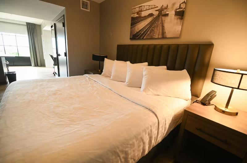 Riverbend Hotel And Suites Trademark Collection image