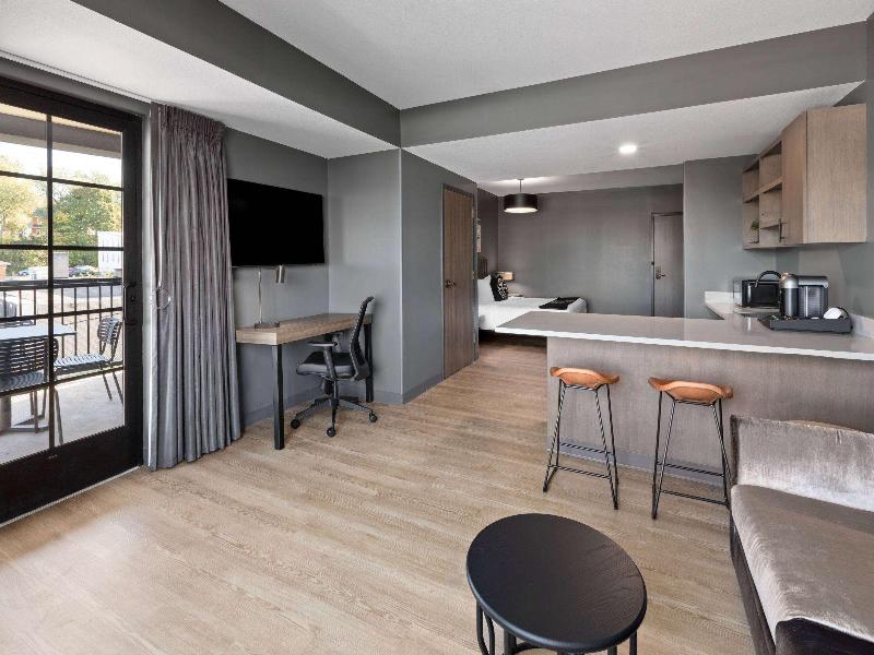 Riverbend Hotel And Suites Trademark Collection image